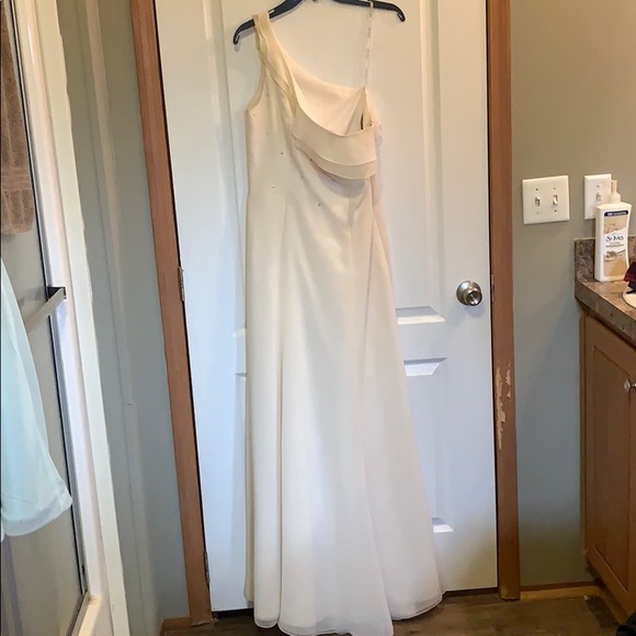 Full length white off shoulder gown - Picture 3 of 4
